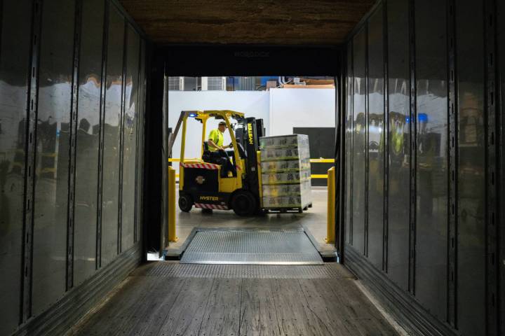 Forklift truck loading paletts of merchandise on a truck trailer. Photo by Elevate on Unsplash