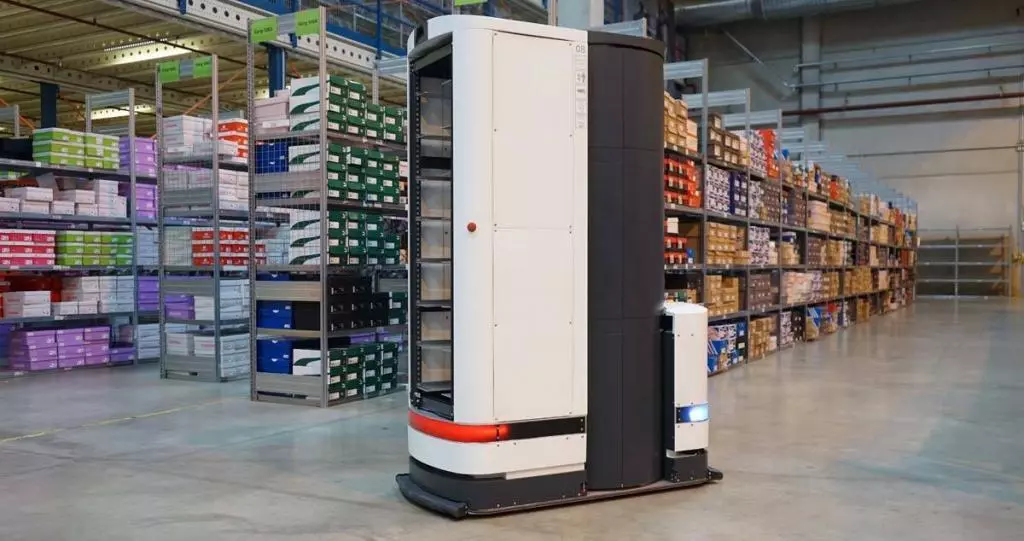Pick-by-Robot - more and more solutions are aimed at autonomous vehicles used in logistics.