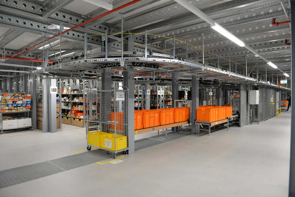 Overhead conveyor technology inside Zalando distribution center