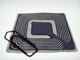 RFID - die Technologie steht für berührungslose Identifikation von Artikel und anderen Objekten.
