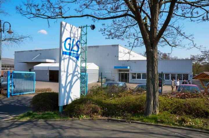 Outside view of a GLS Dental Warehouse