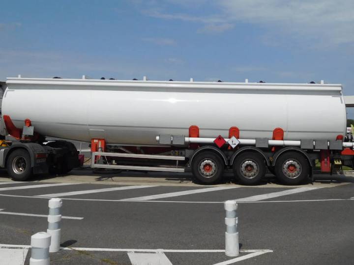 Cjp24 (https://commons.wikimedia.org/wiki/File:Scania_R440,_fuel_tank_truck.jpg), „Scania R440, fuel tank truck“, https://creativecommons.org/licenses/by-sa/4.0/legalcode