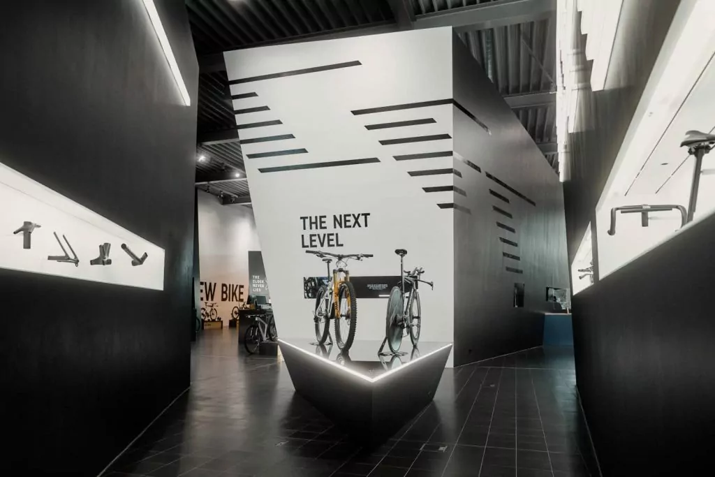 Canyon Showroom with two bicycles and the headline "the next level" written over them. Author: Marco Freudenreich.